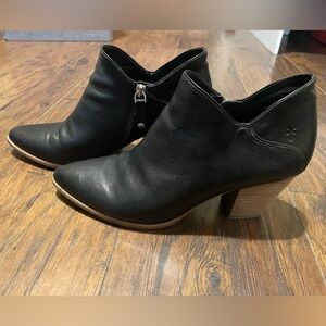 Frye Boots Women's Leather Black Reed Shootie Ankle Boots Size 9.5 Zip Closure